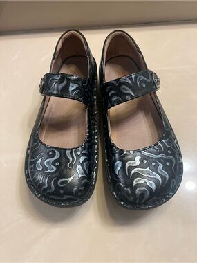Algeria black and silver Mary Jane comfort shoes size 39/ 9